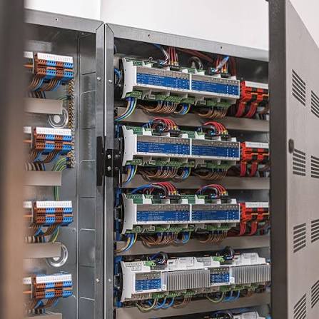 Tableros de control de iluminación Lutron HomeWorks, cableado estructurado
